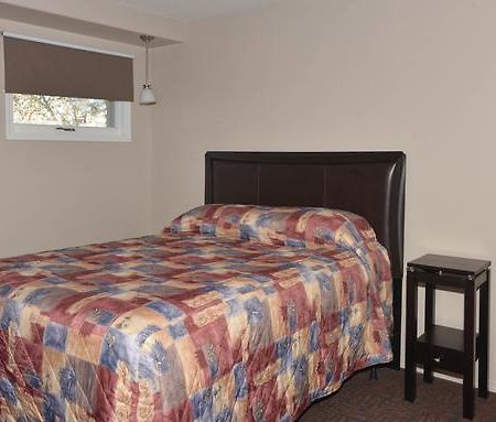 Thunderhill Motel And Suites Swan River Exteriör bild